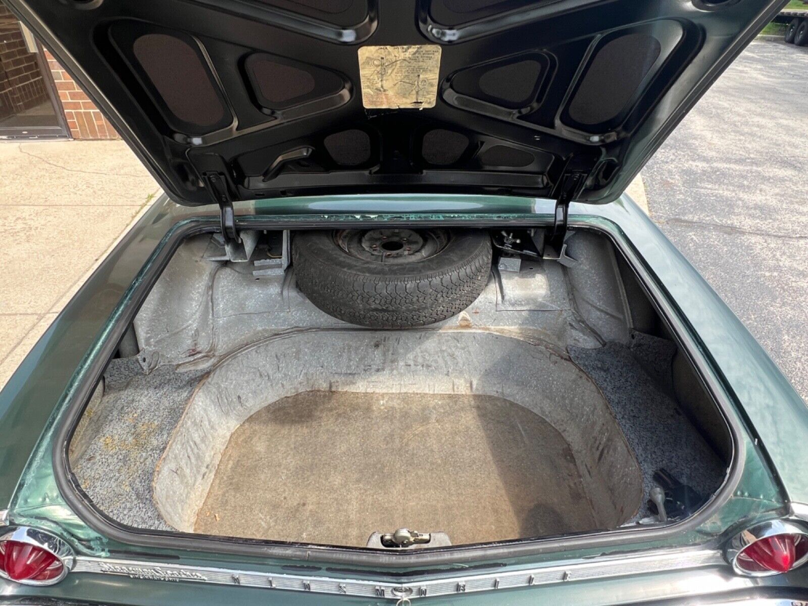 Oldsmobile-Dynamic-88-1961-Limousine-32