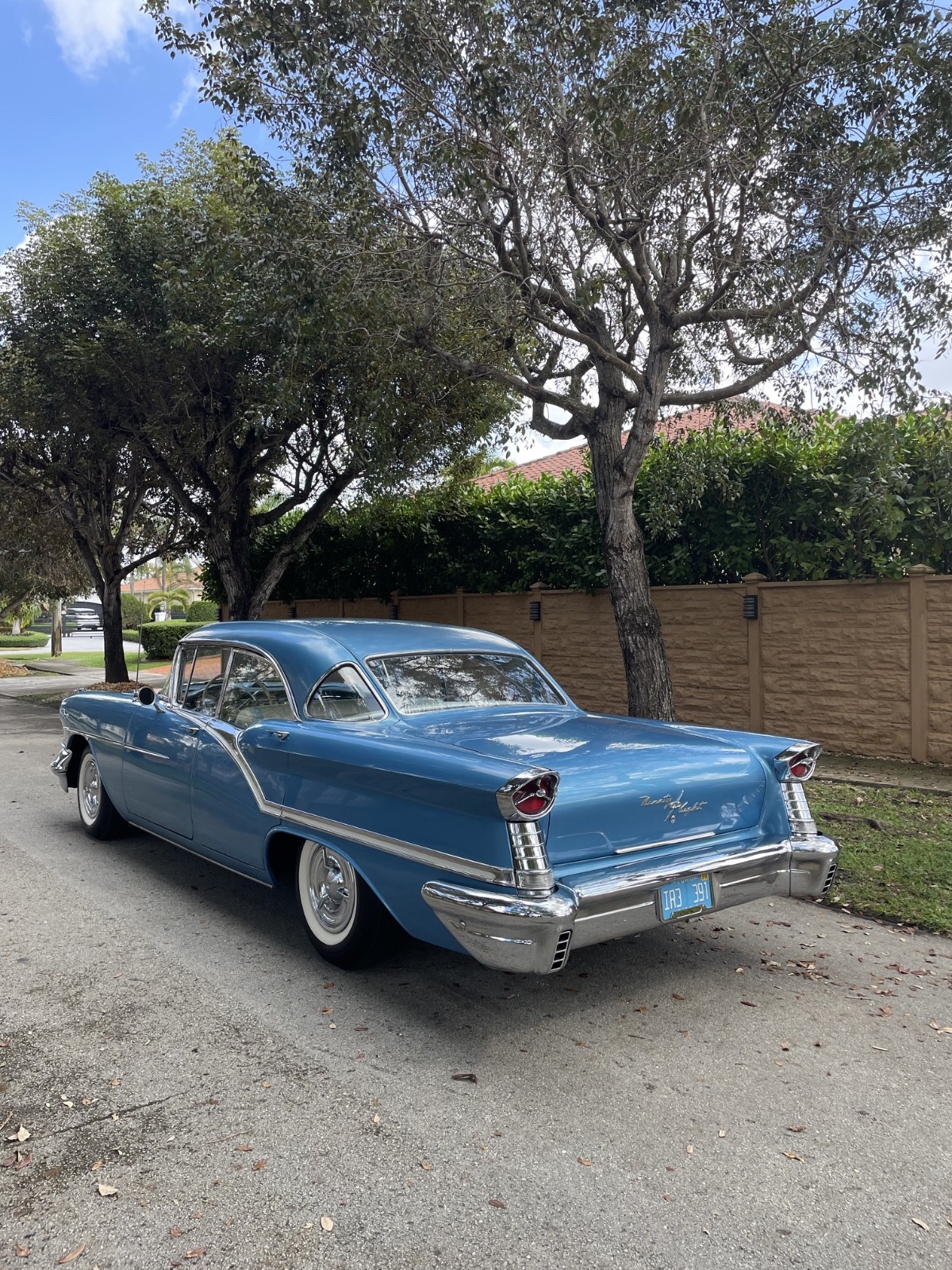 Oldsmobile-Ninety-Eight-1957-Sedan-1