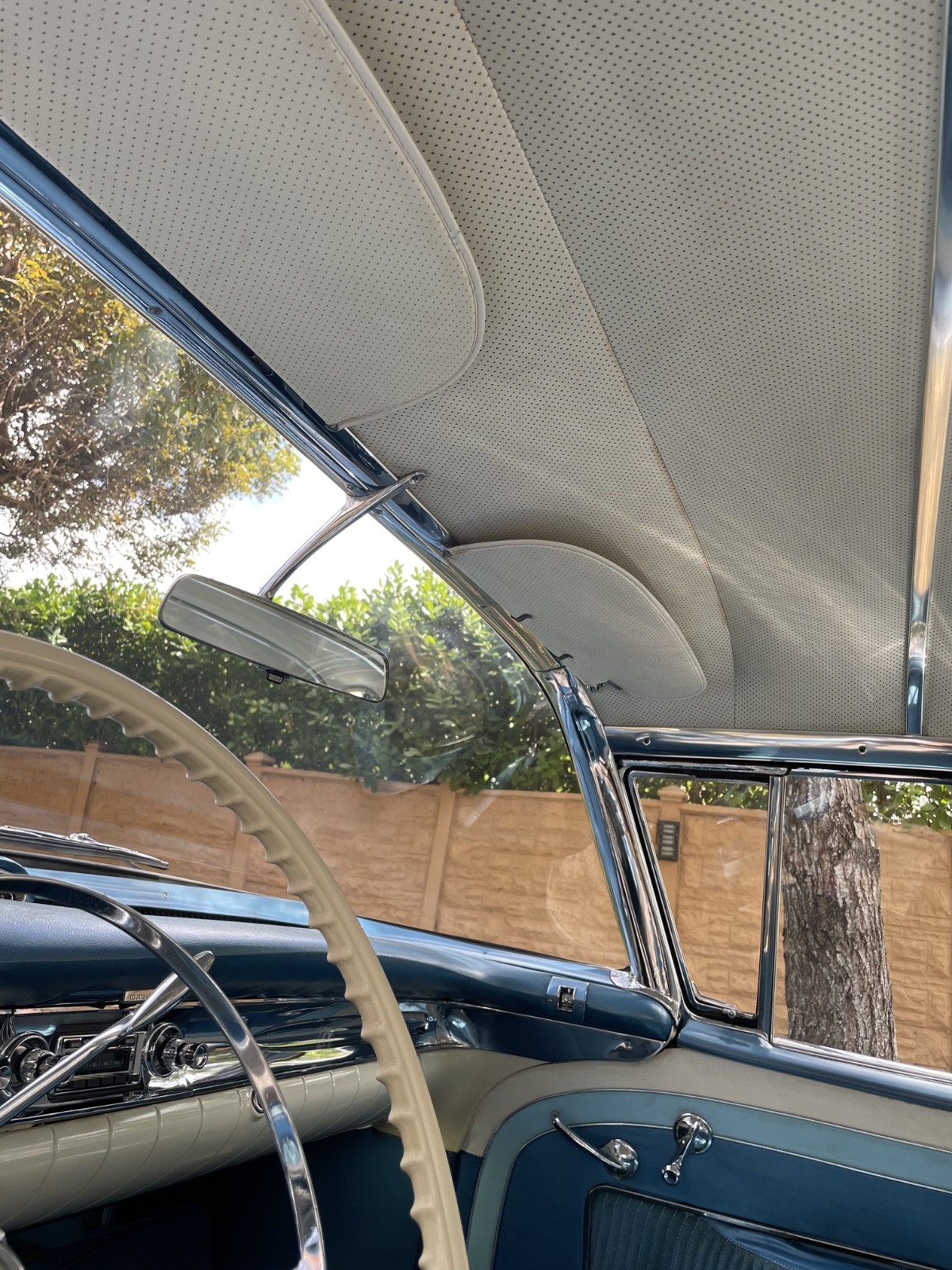 Oldsmobile-Ninety-Eight-1957-Sedan-11