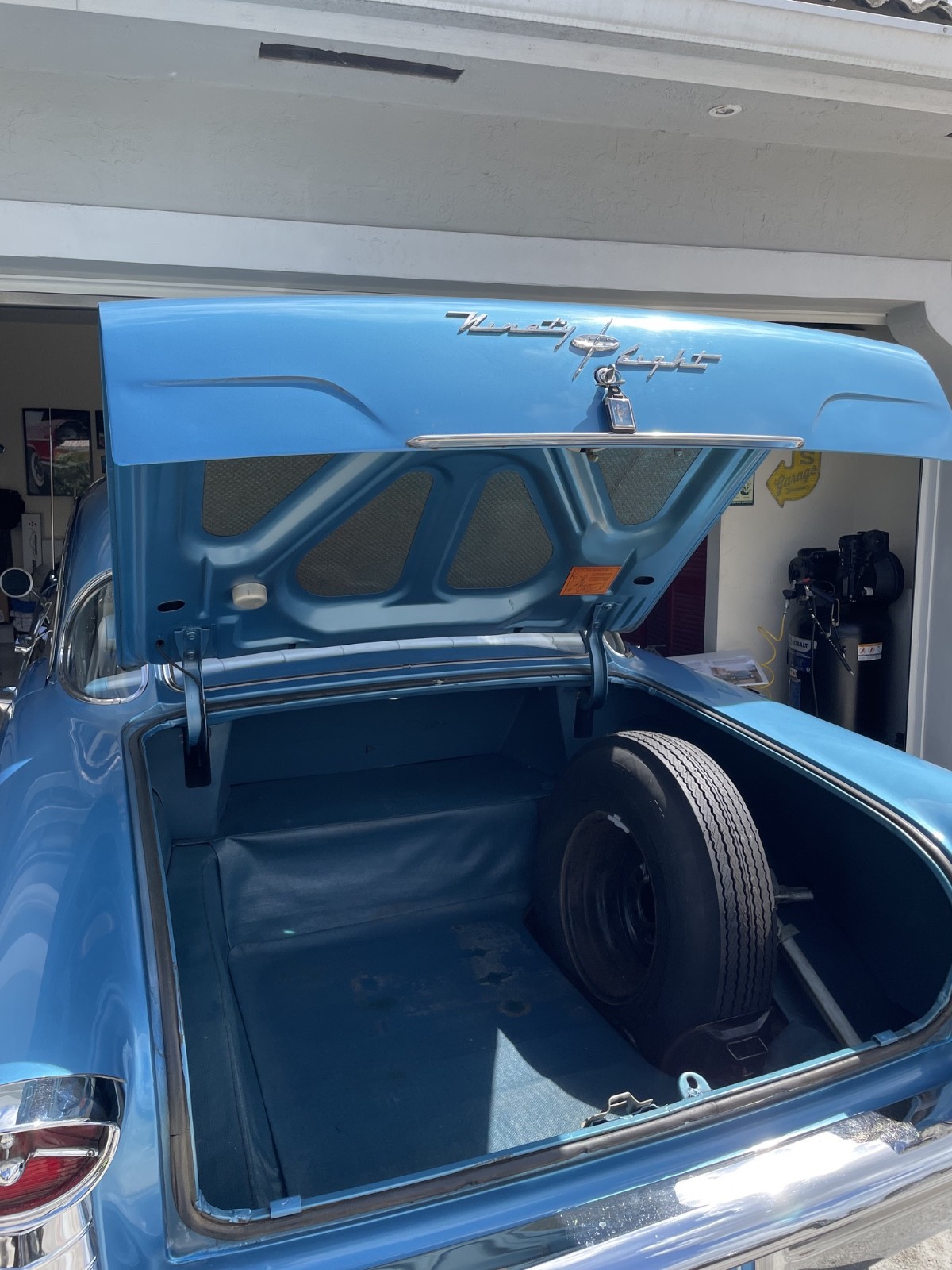 Oldsmobile-Ninety-Eight-1957-Sedan-17