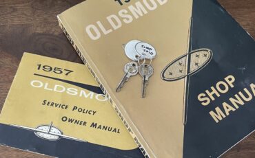 Oldsmobile-Ninety-Eight-1957-Sedan-19