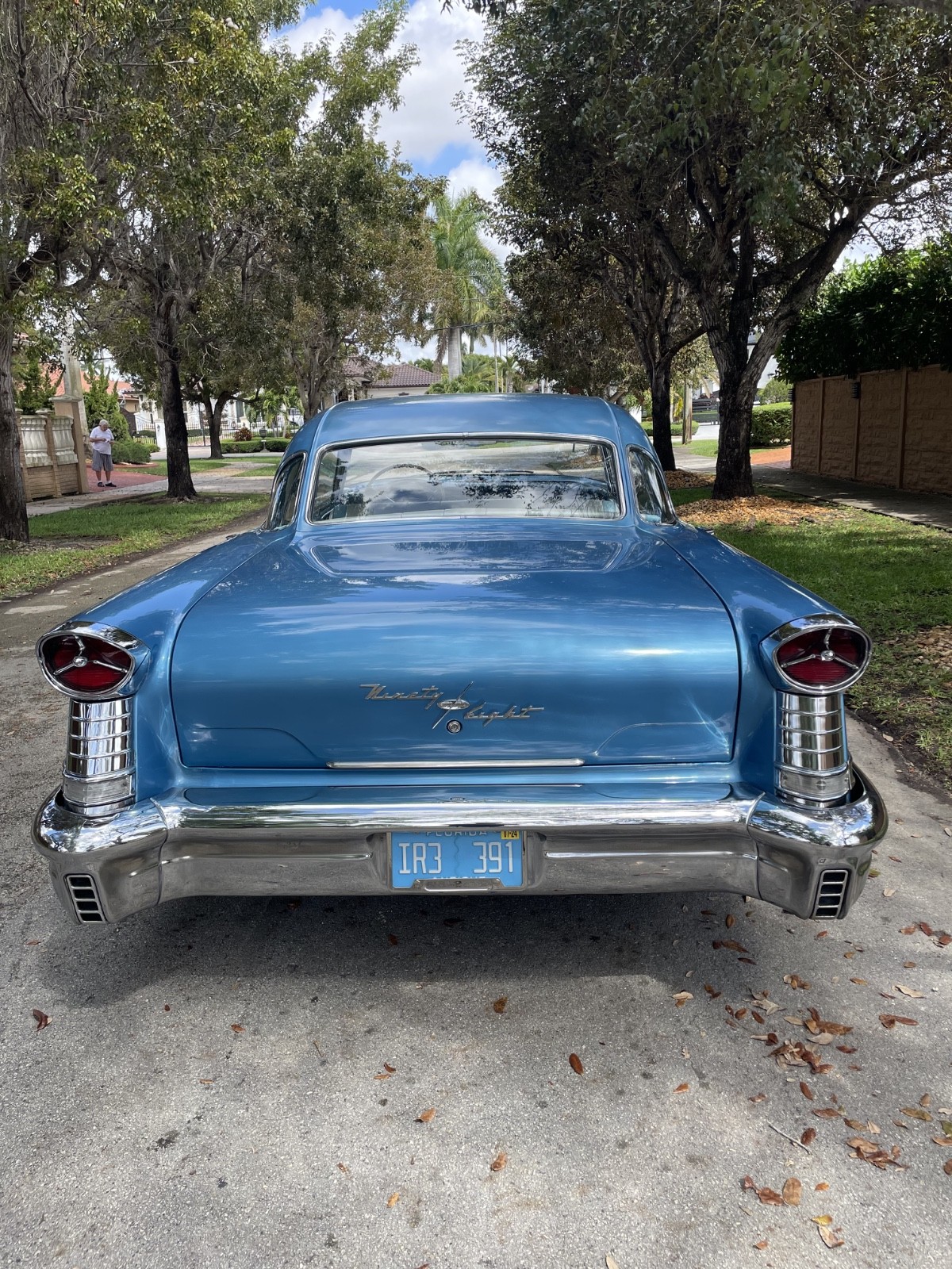 Oldsmobile-Ninety-Eight-1957-Sedan-3