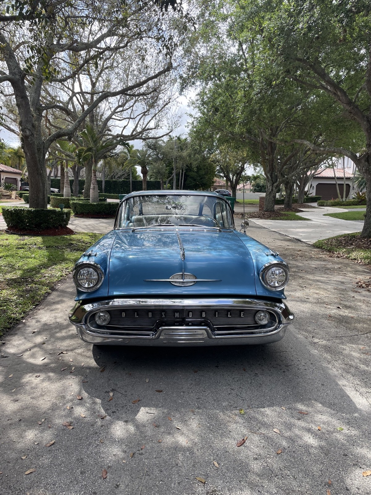 Oldsmobile-Ninety-Eight-1957-Sedan-5