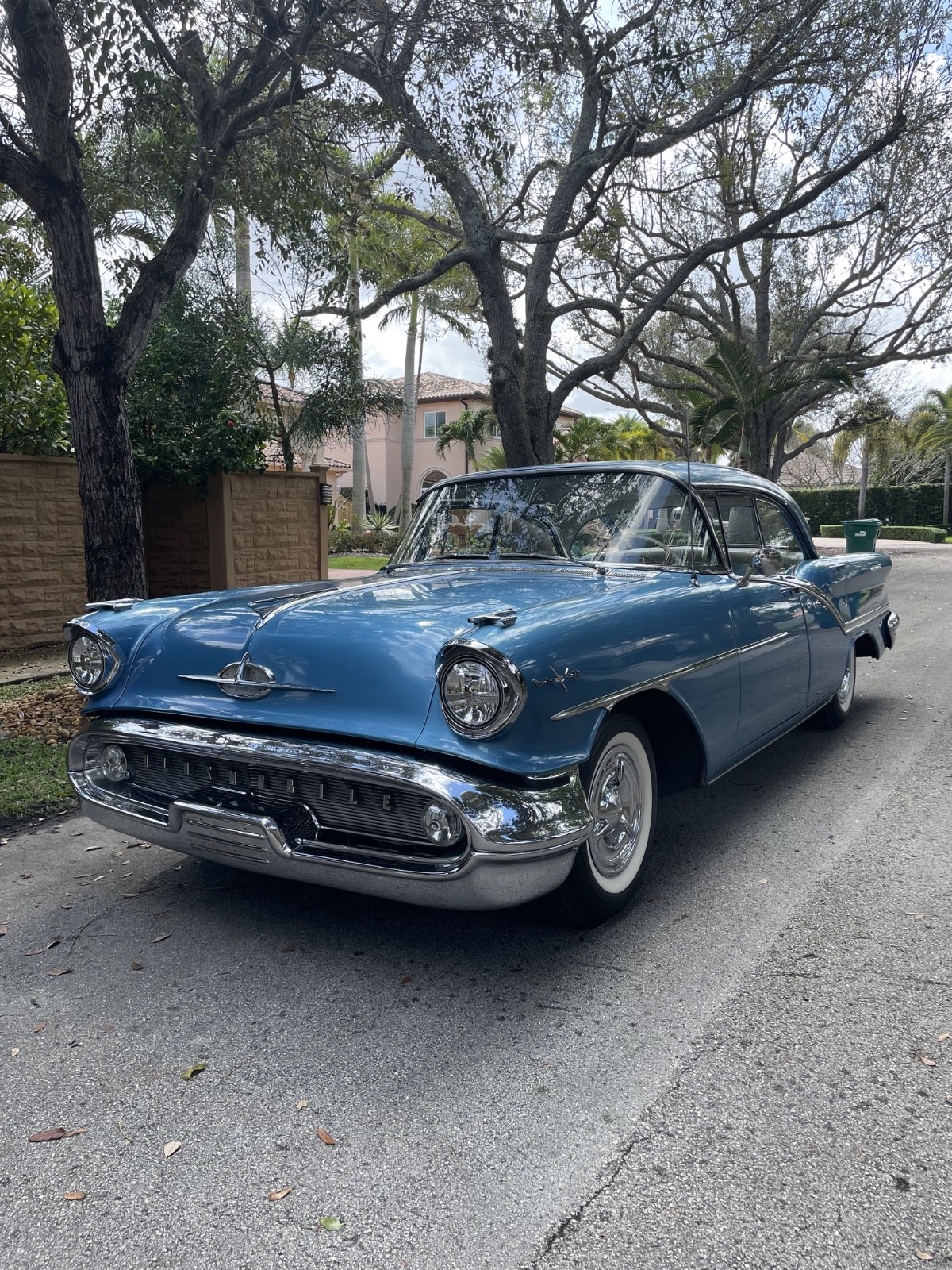 Oldsmobile-Ninety-Eight-1957-Sedan-6
