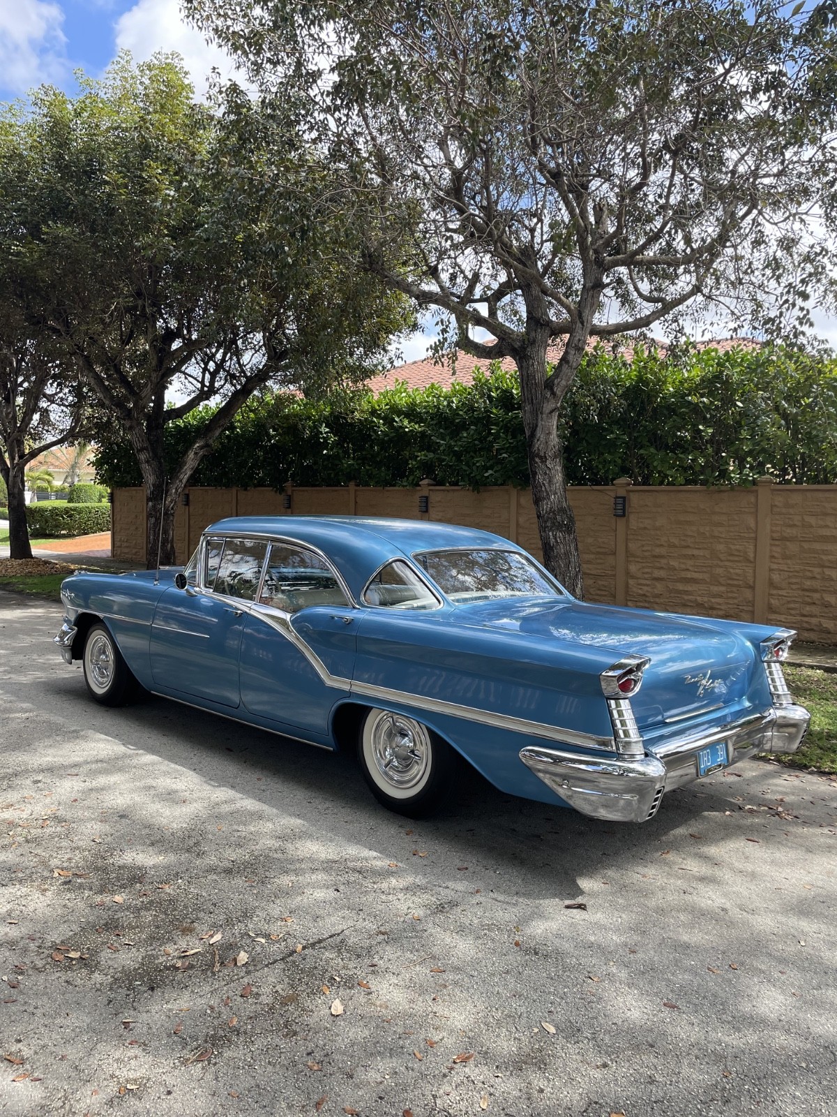 Oldsmobile-Ninety-Eight-1957-Sedan-7