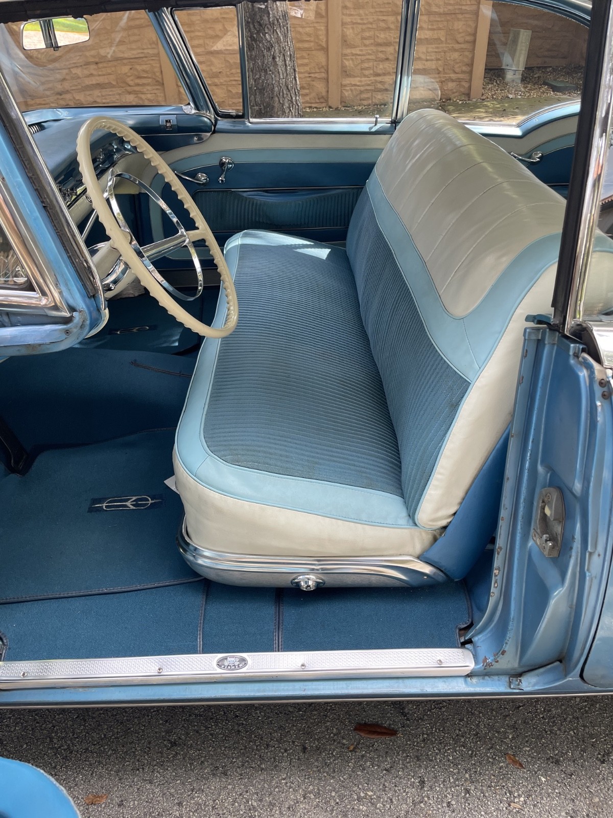 Oldsmobile-Ninety-Eight-1957-Sedan-9