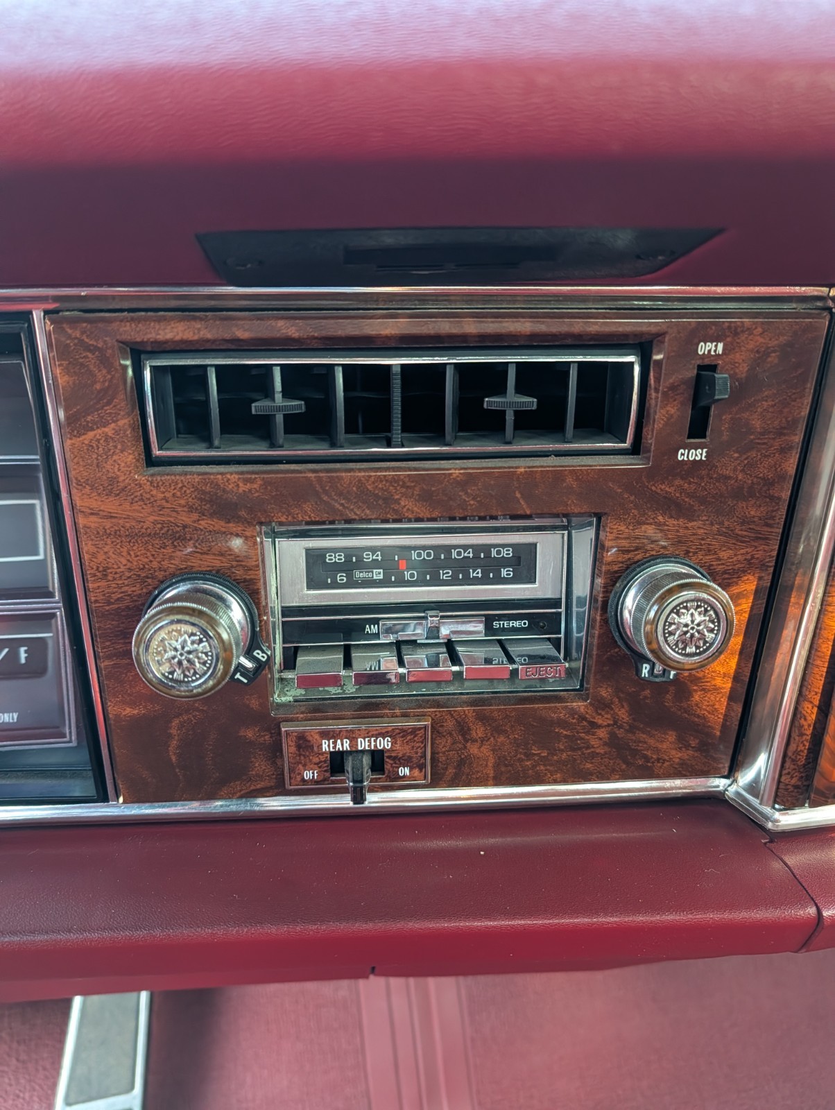 Oldsmobile-Toronado-1978-Coupe-11