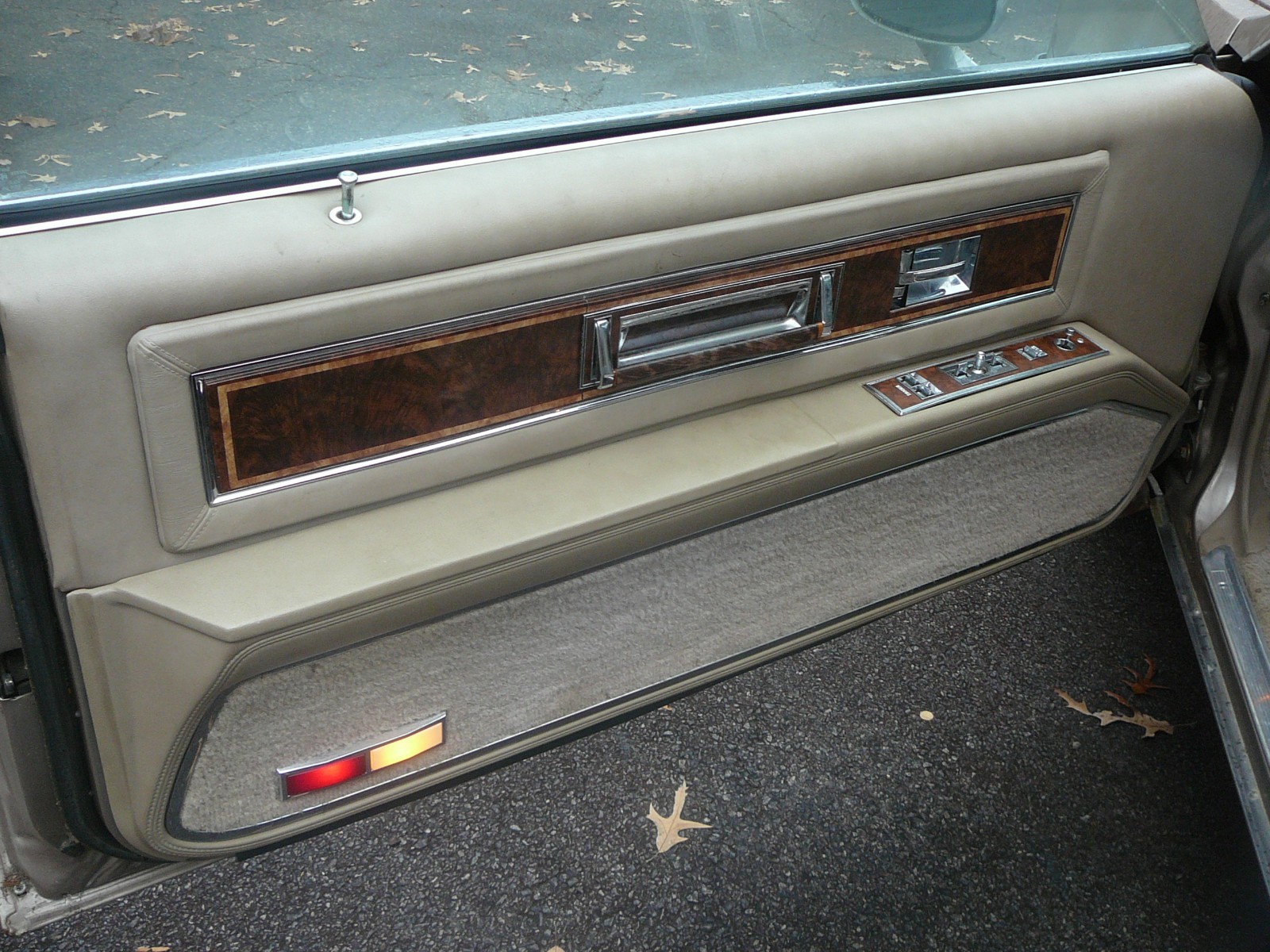 Oldsmobile-Toronado-1985-Coupe-12
