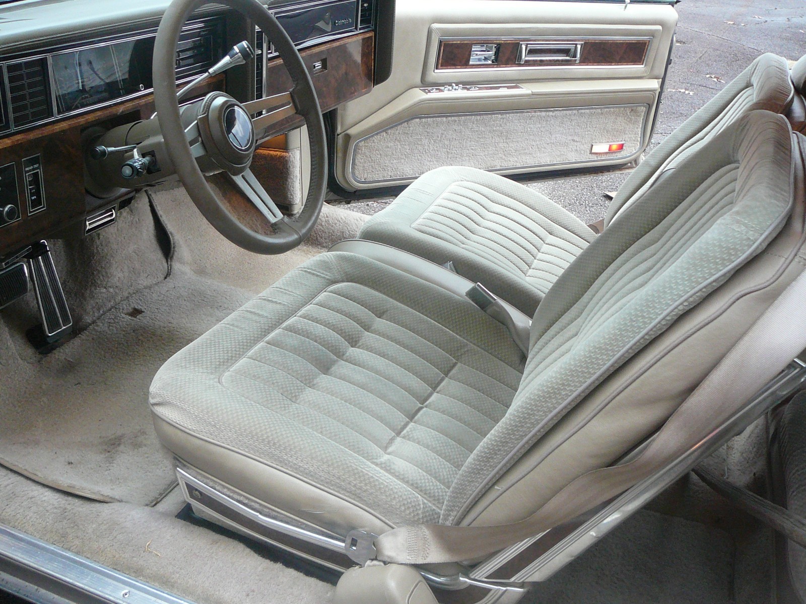 Oldsmobile-Toronado-1985-Coupe-18