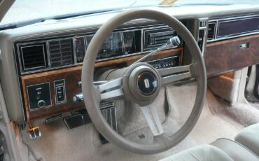 Oldsmobile-Toronado-1985-Coupe-19