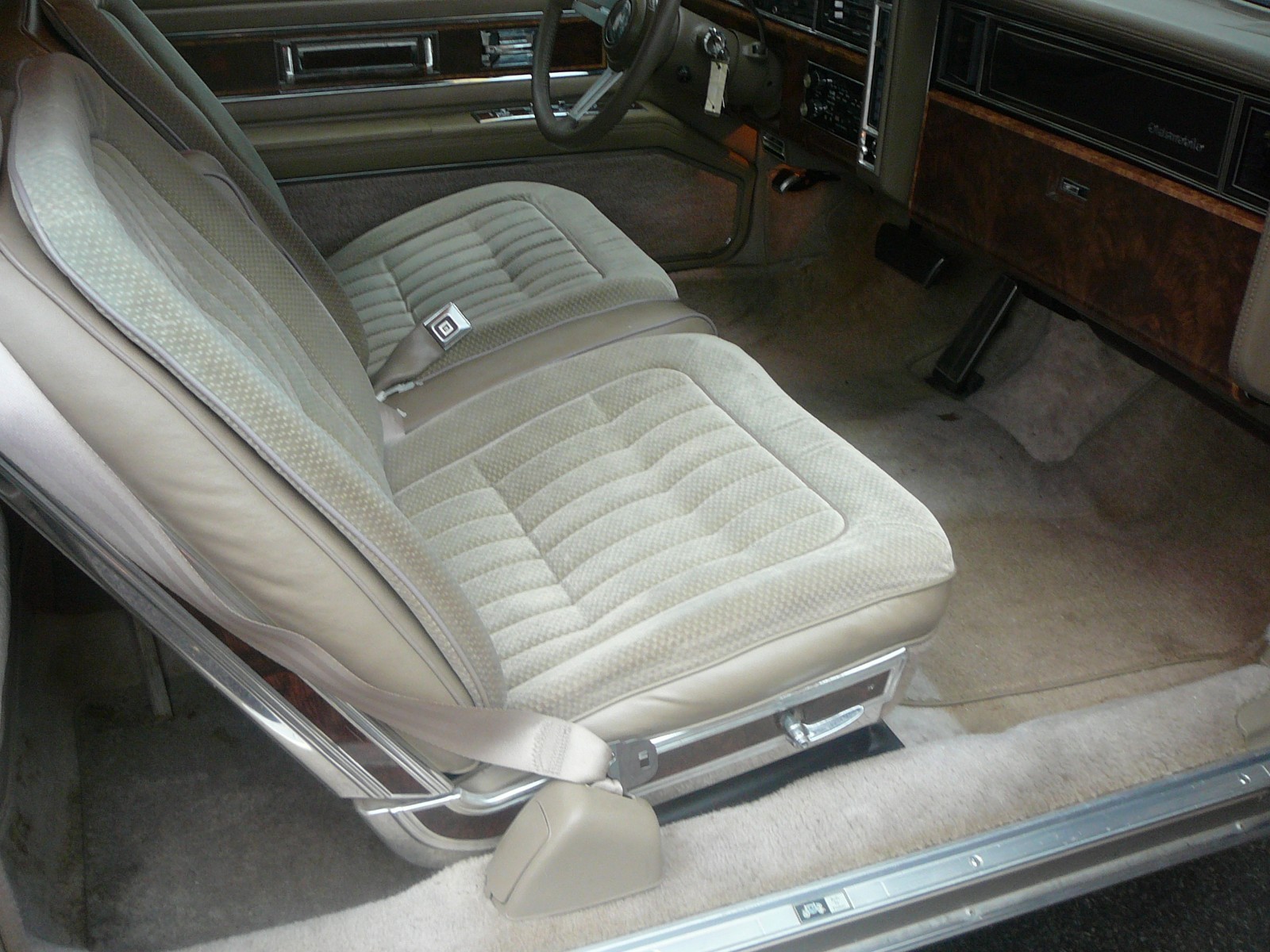 Oldsmobile-Toronado-1985-Coupe-4