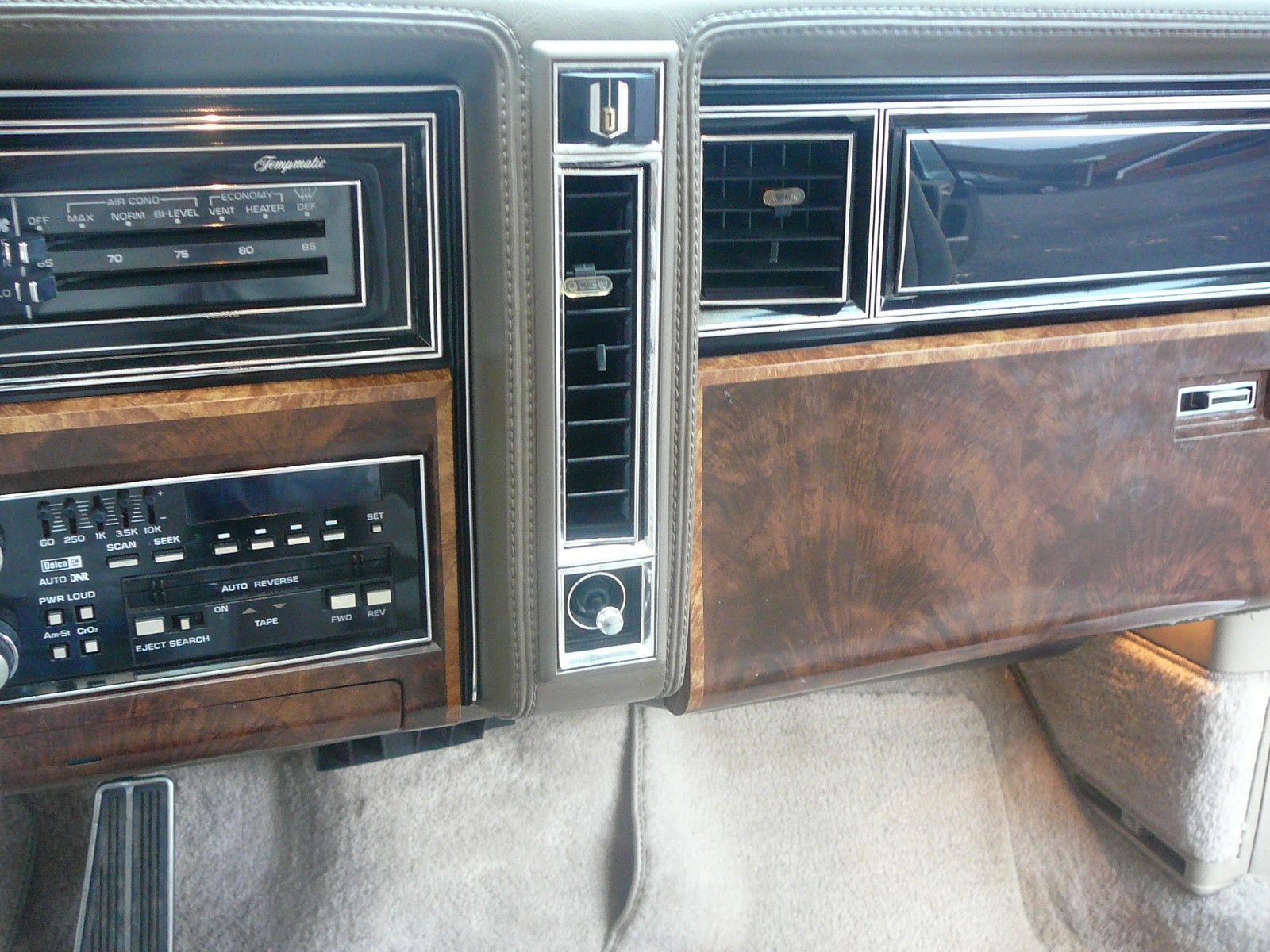 Oldsmobile-Toronado-1985-Coupe-9