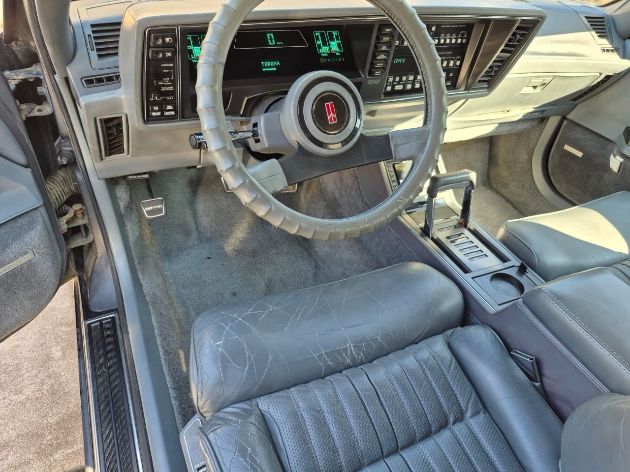 Oldsmobile-Toronado-1987-Coupe-14