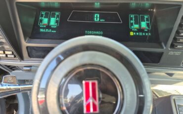 Oldsmobile-Toronado-1987-Coupe-15