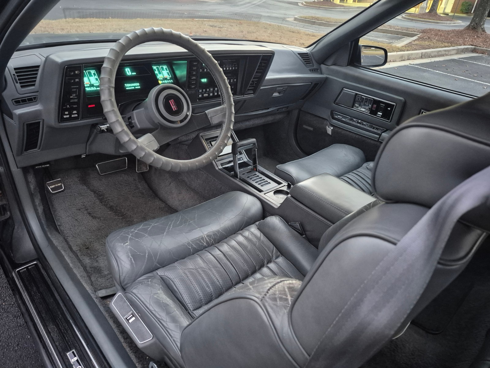 Oldsmobile-Toronado-1987-Coupe-16