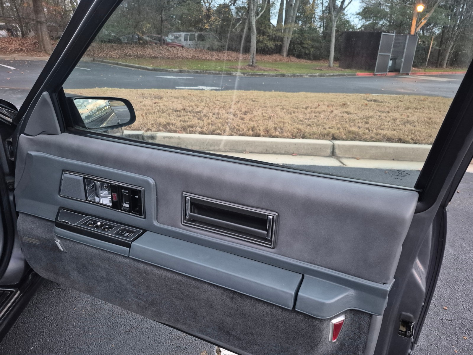 Oldsmobile-Toronado-1987-Coupe-17