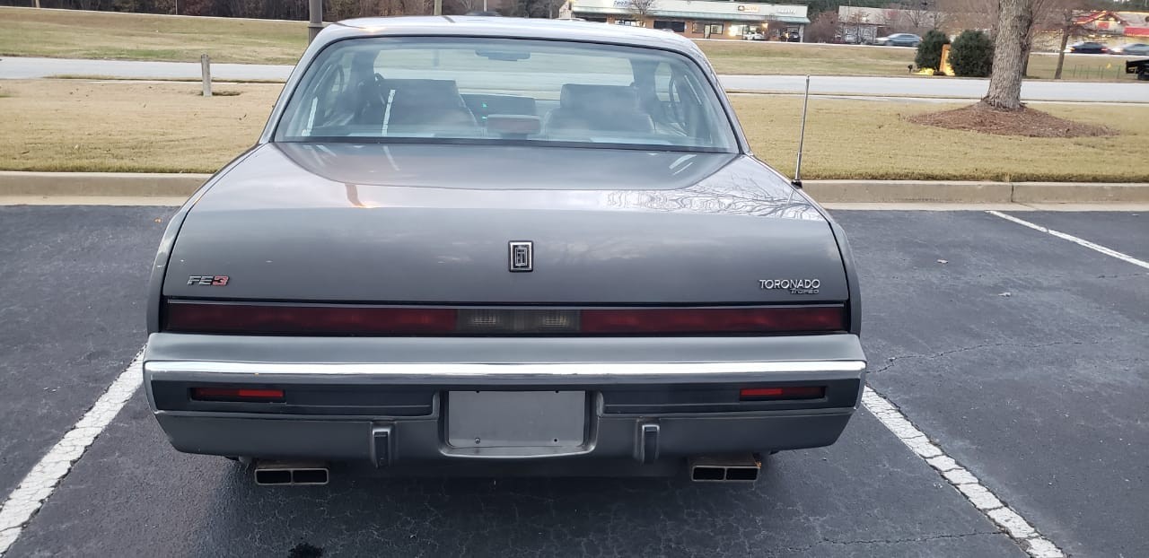 Oldsmobile-Toronado-1987-Coupe-7