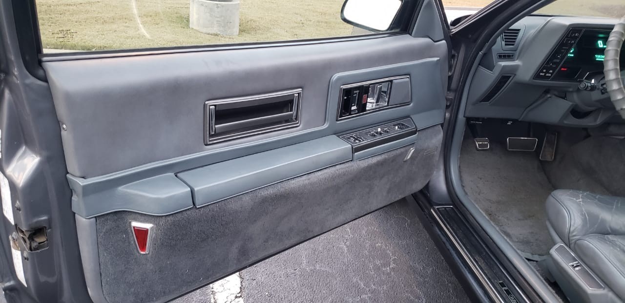 Oldsmobile-Toronado-1987-Coupe-8