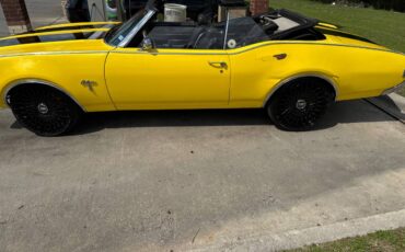 Oldsmobile-cutlass-1969-yellow-3