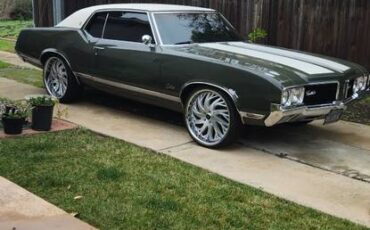 Oldsmobile-cutlass-supreme-1970-2