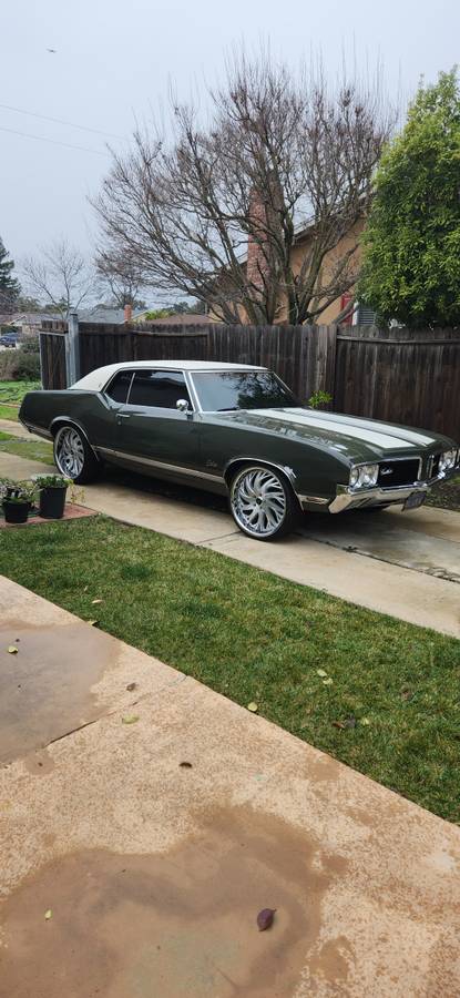 Oldsmobile-cutlass-supreme-1970-2