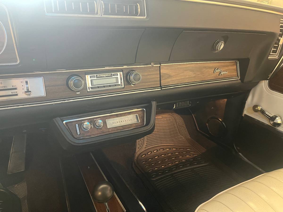 Oldsmobile-cutlass-supreme-1972-orange-4