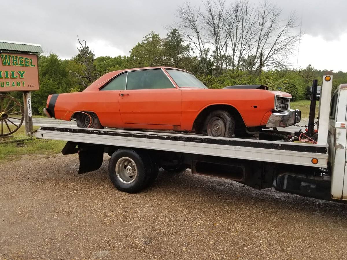 Oldsmobile-cutlass-supreme-1974-yellow-1