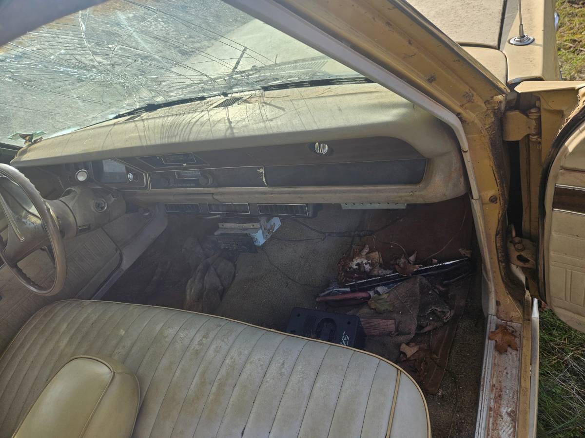 Oldsmobile-cutlass-supreme-1974-yellow-11