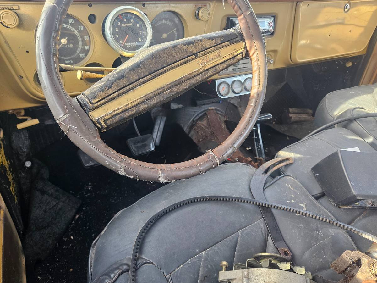 Oldsmobile-cutlass-supreme-1974-yellow-8