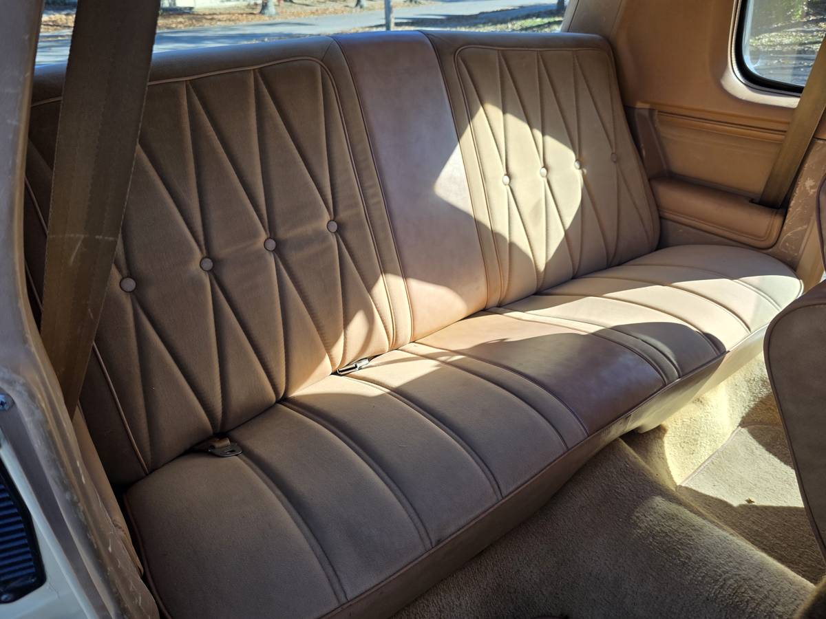 Oldsmobile-cutlass-supreme-1978-custom-19