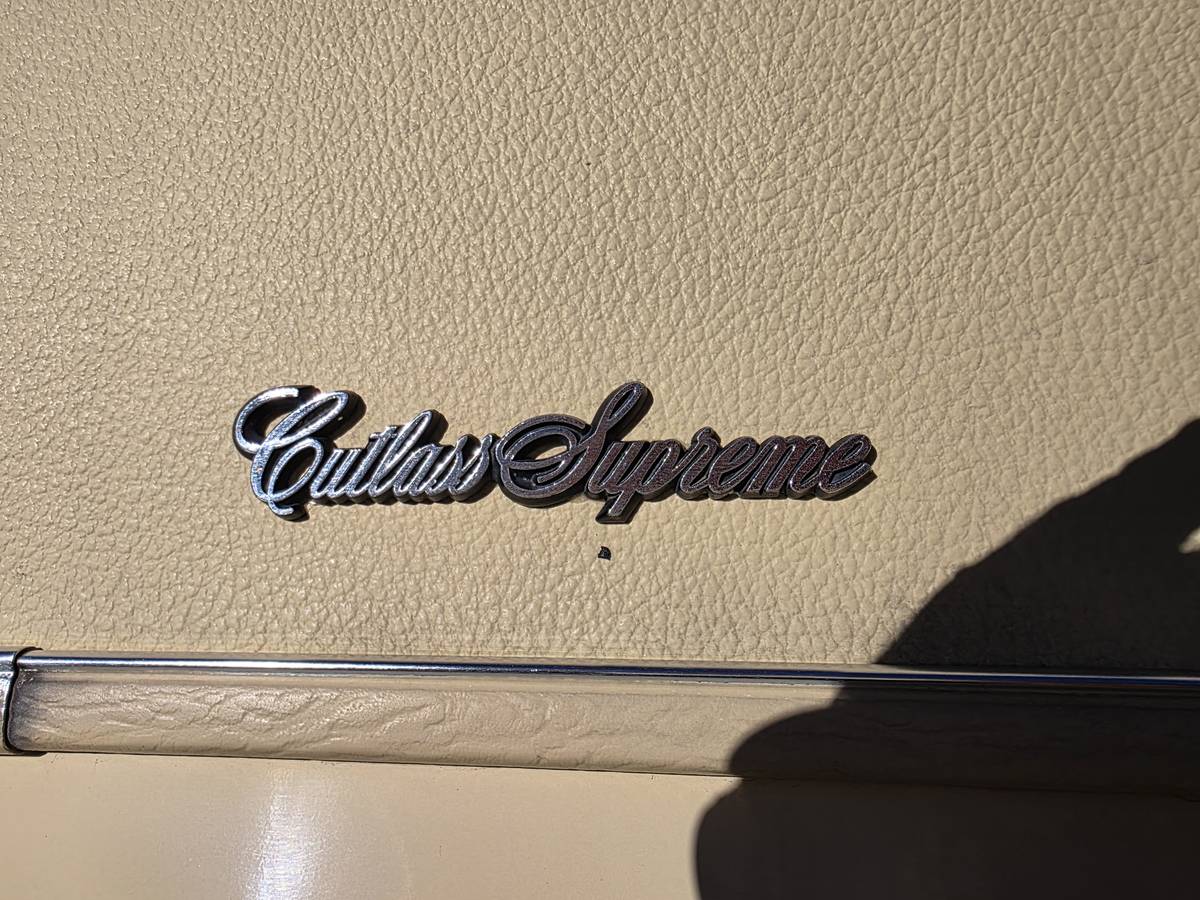 Oldsmobile-cutlass-supreme-1978-custom-2