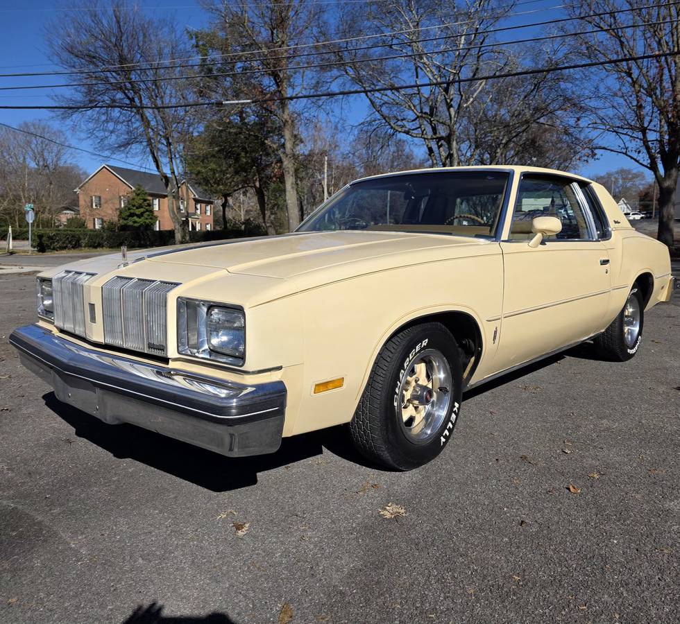 Oldsmobile-cutlass-supreme-1978-custom-21