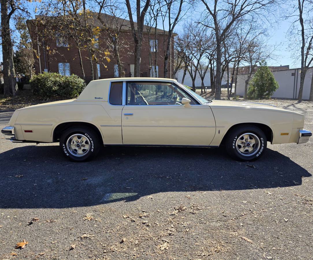 Oldsmobile-cutlass-supreme-1978-custom-6