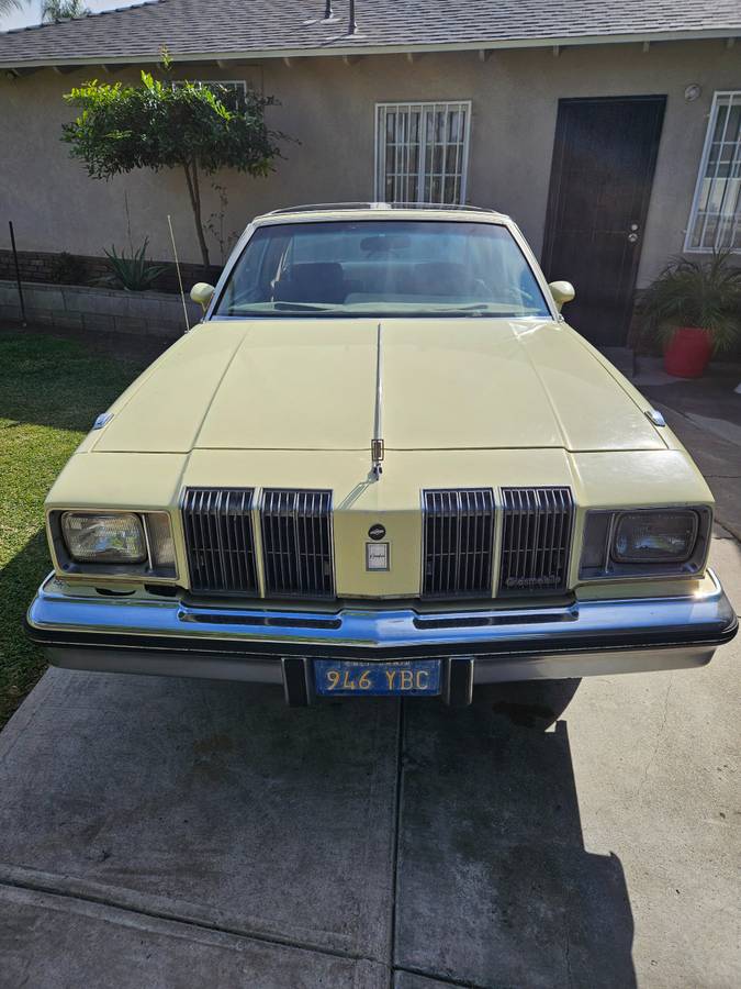 Oldsmobile-cutlass-supreme-1979-yellow-10