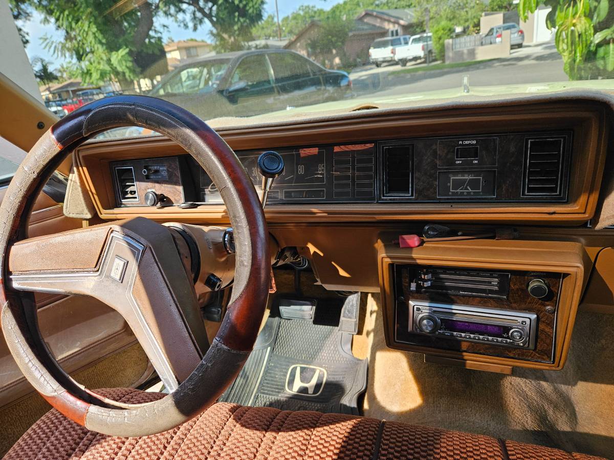 Oldsmobile-cutlass-supreme-1979-yellow-7