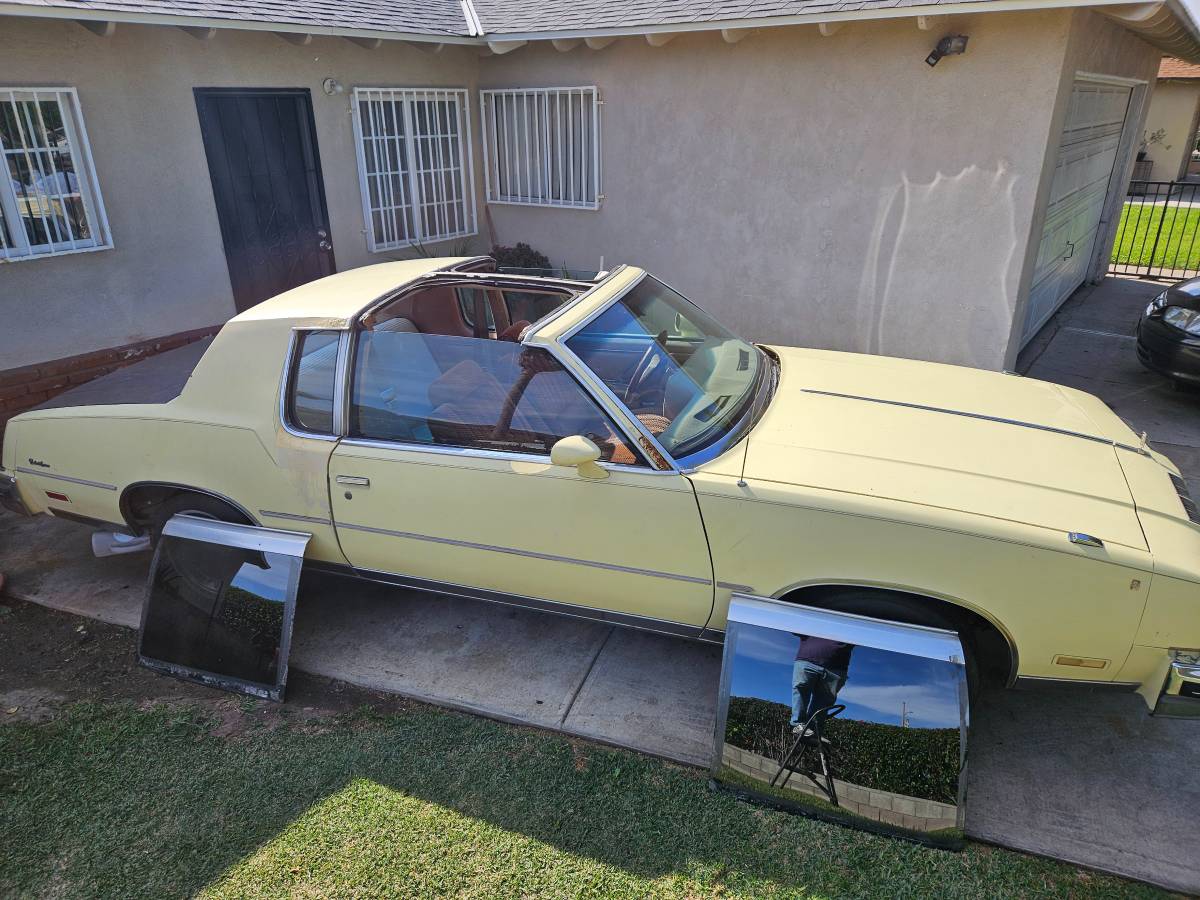Oldsmobile-cutlass-supreme-1979-yellow-8