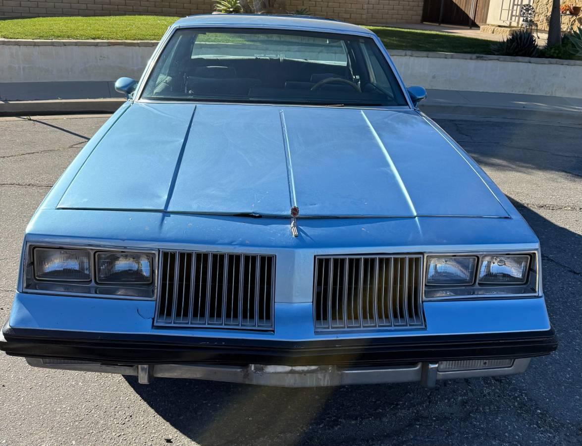 Oldsmobile-cutlass-supreme-1981-custom-1