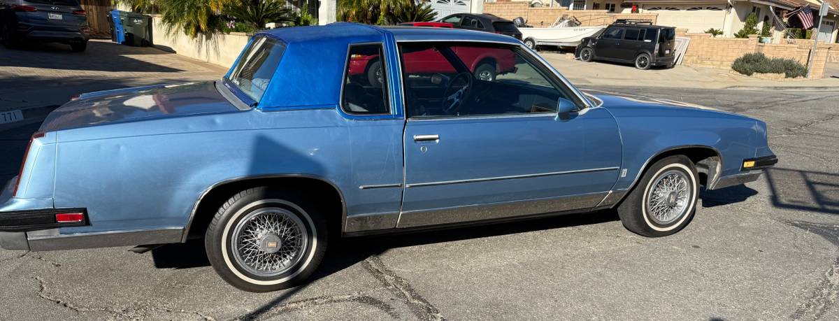 Oldsmobile-cutlass-supreme-1981-custom-10