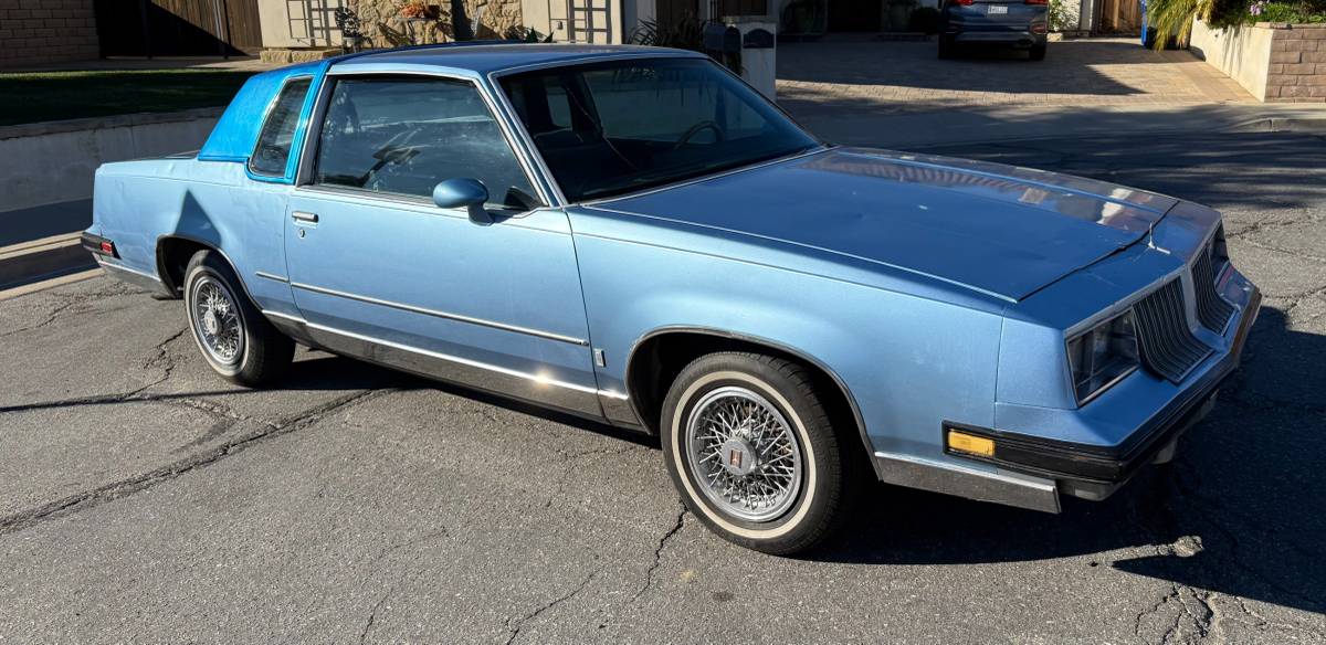 Oldsmobile-cutlass-supreme-1981-custom-3