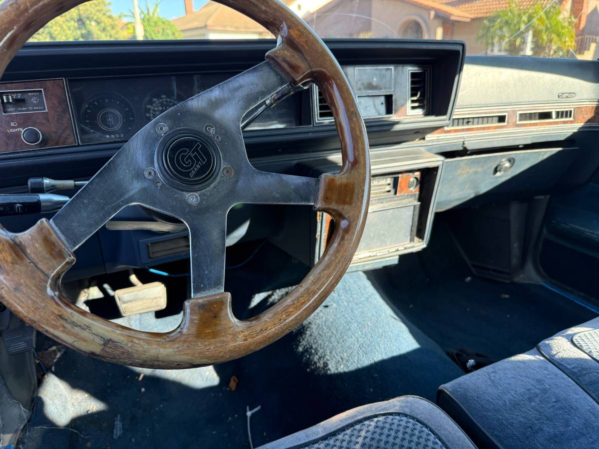 Oldsmobile-cutlass-supreme-1981-custom-5