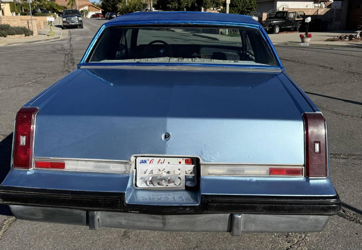 Oldsmobile-cutlass-supreme-1981-custom-6