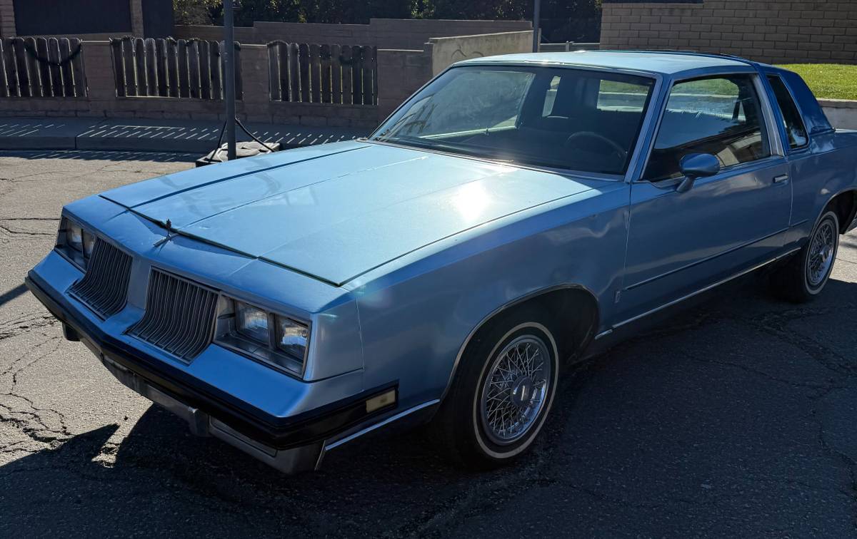 Oldsmobile-cutlass-supreme-1981-custom-8