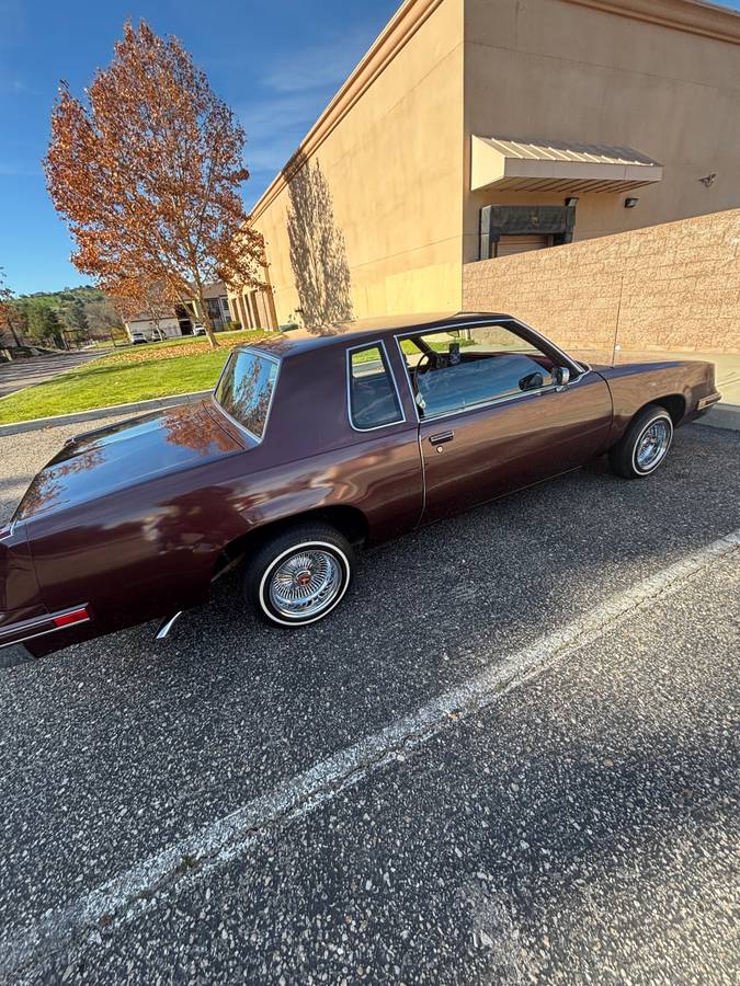 Oldsmobile-cutlass-supreme-1983-1