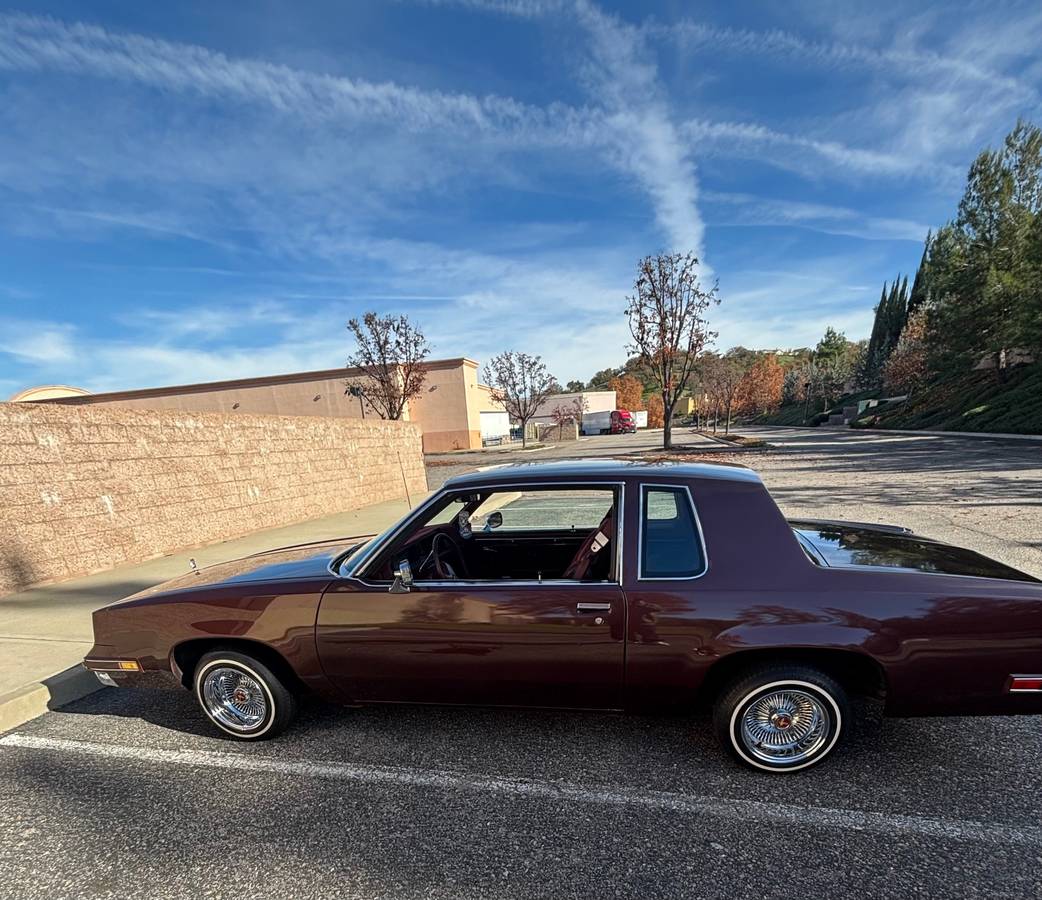 Oldsmobile-cutlass-supreme-1983