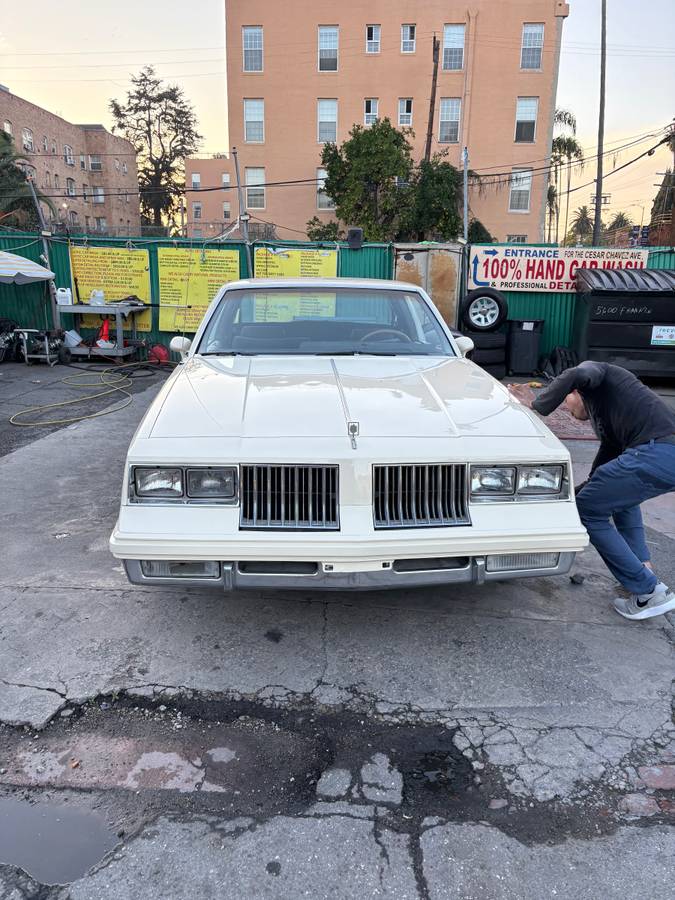 Oldsmobile-cutlass-supreme-1984-3