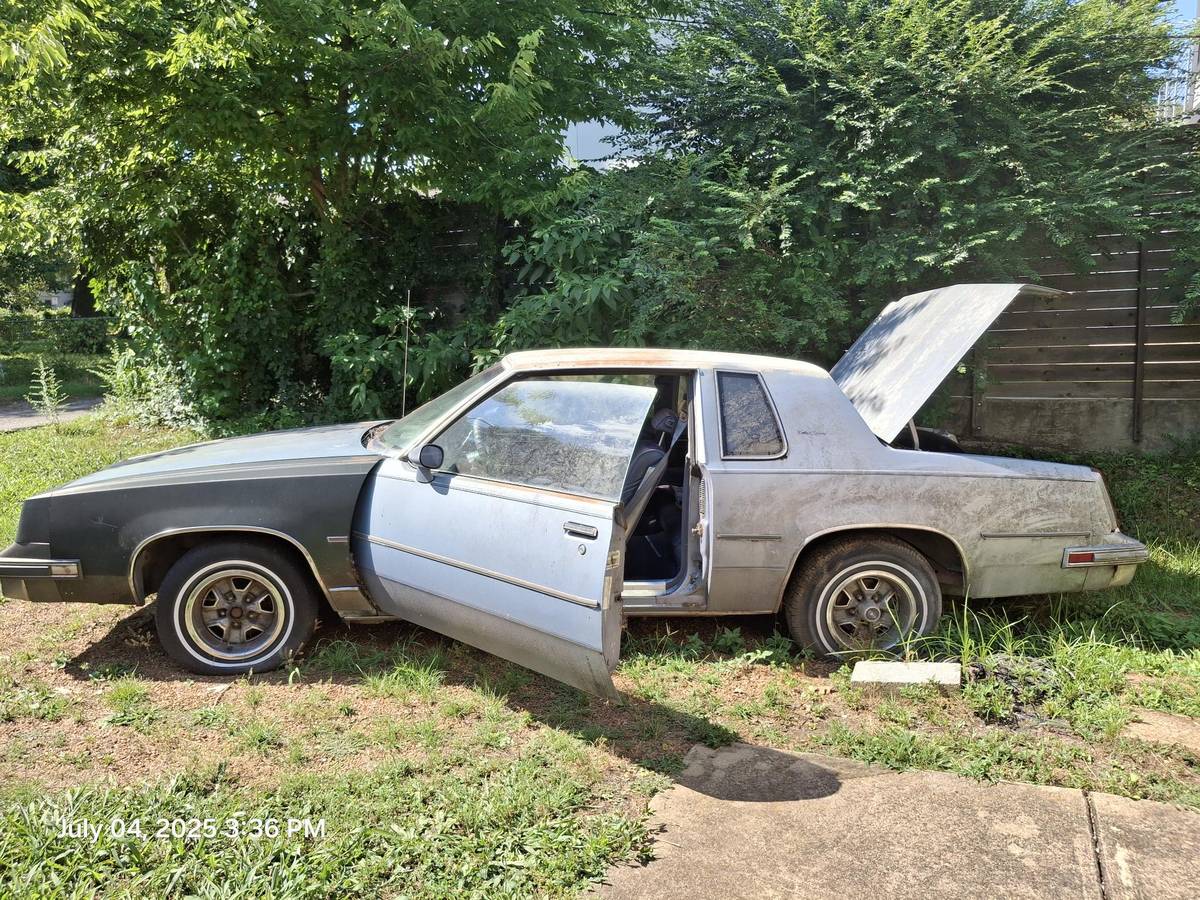 Oldsmobile-cutlass-supreme-1984-blue-1