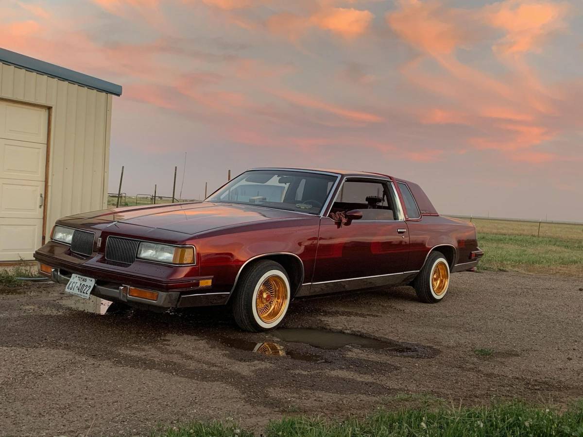 Oldsmobile-cutlass-supreme-1988