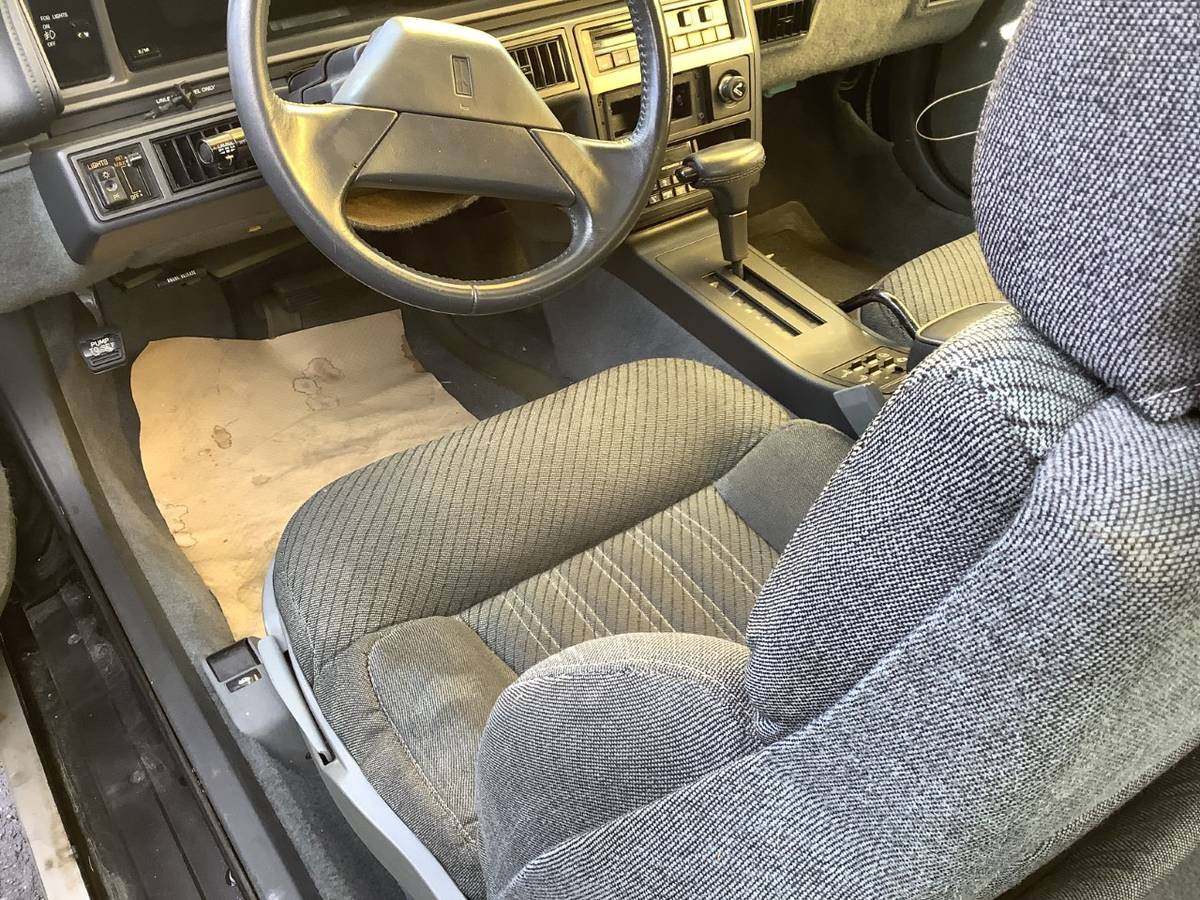 Oldsmobile-cutlass-supreme-1989-black-2