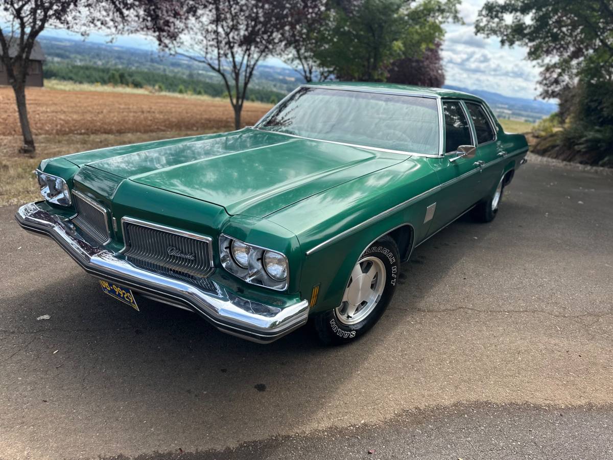 Oldsmobile-delta-88-royale-1973-green-1