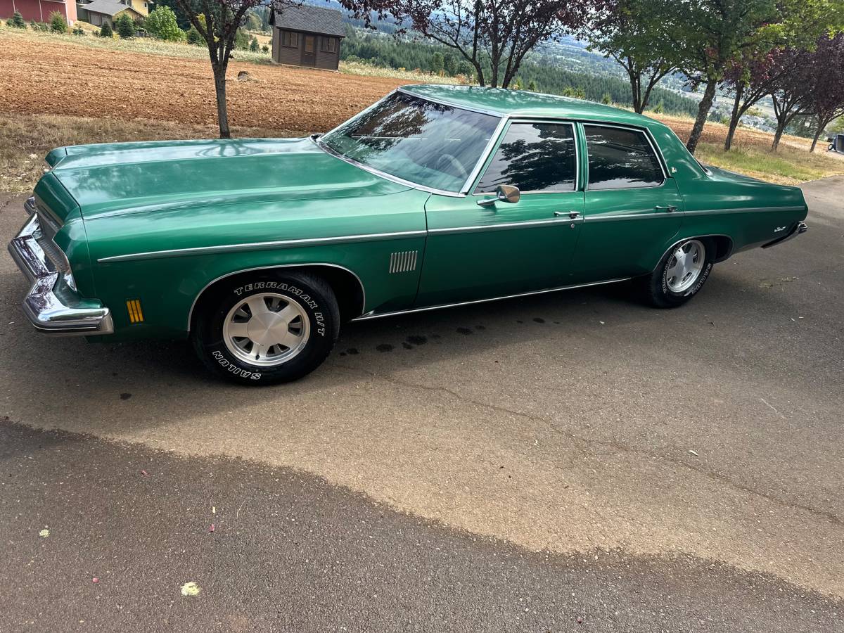 Oldsmobile-delta-88-royale-1973-green-2